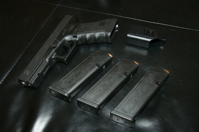 Glock 17 Gen3 9mm handgun with Loaded Magazines and Speed Loader