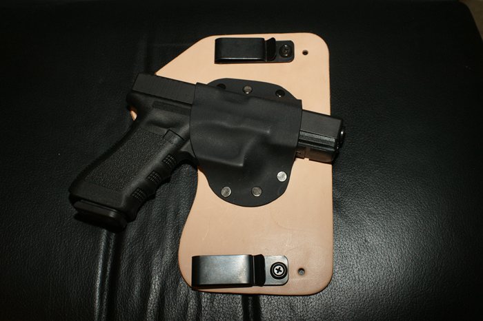 IWB Crossbreed Supertuck style Holster with Glock 17