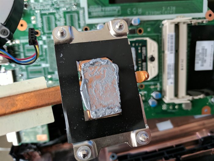 Laptop CPU heat spreader with Dry thermal paste